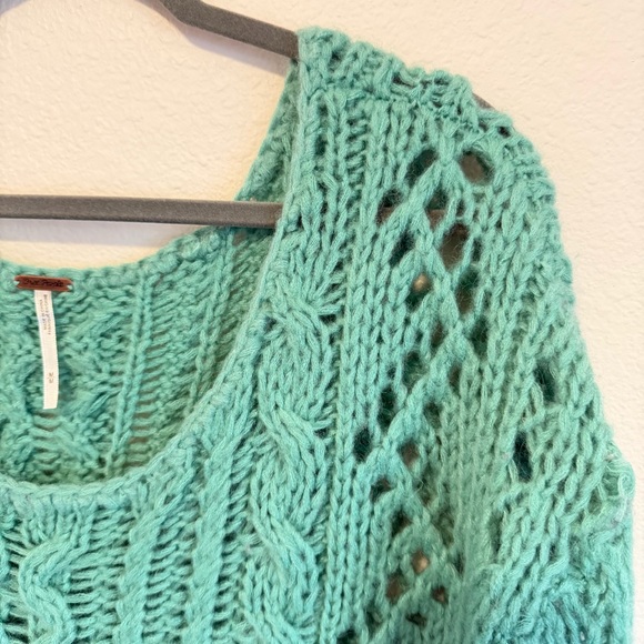 Free People Fluff cableknit chunky pullover sweater, scoop neck, green sz M - Picture 7 of 13